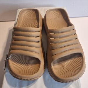 New Kuailu Recovery Women's Sandals. Size 6